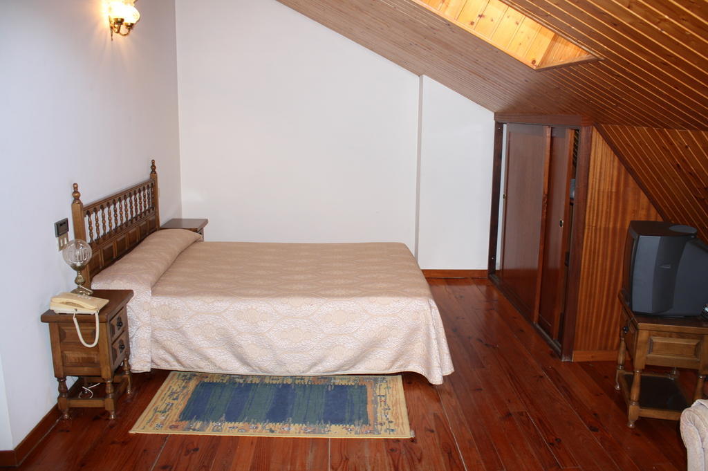 Hotel Cristaleiro Gondomar Oda fotoğraf