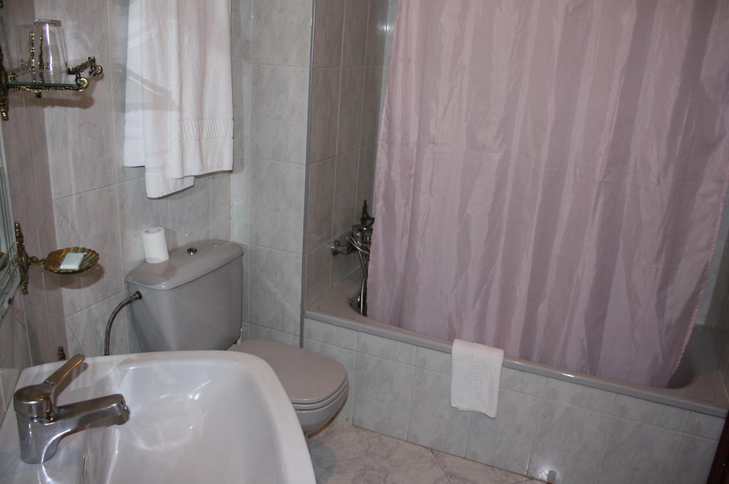 Hotel Cristaleiro Gondomar Oda fotoğraf